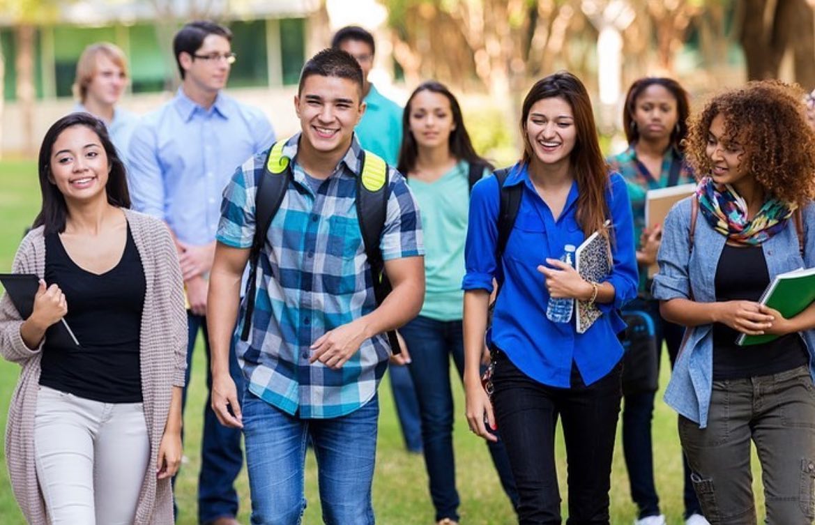 La Promesa Foundation students